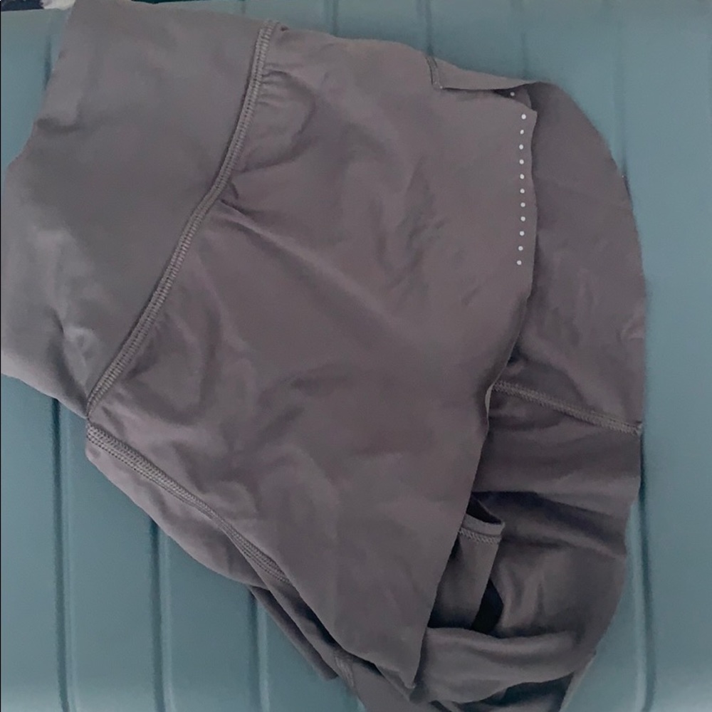 Lululemon chase me shorts Sz 6